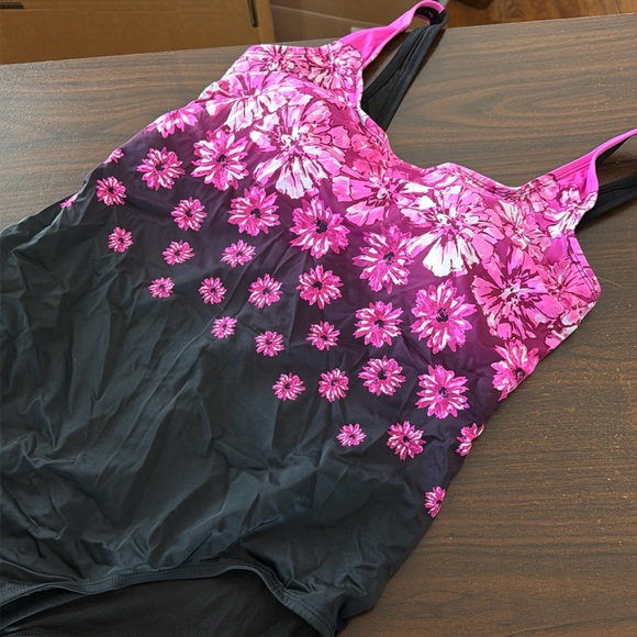 New Swimsuits For All Exploded Floral Chlorine Resistant Tank One
Piece size 18 - Picture 2 of 4